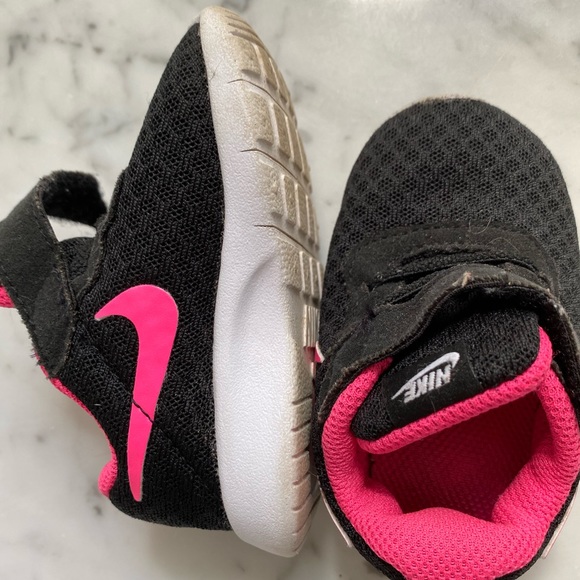 Baby/Toddler Nike Shoes black and hot pink - Picture 2 of 3